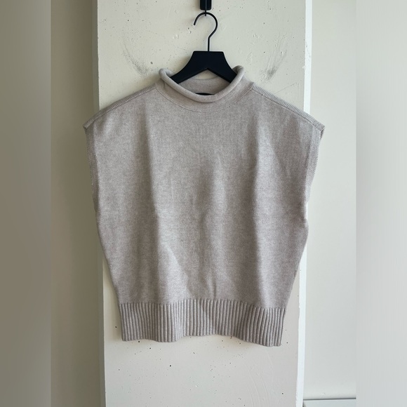 Ann Taylor Roll Neck Relaxed Vest in Beige Size M - Picture 2 of 7
